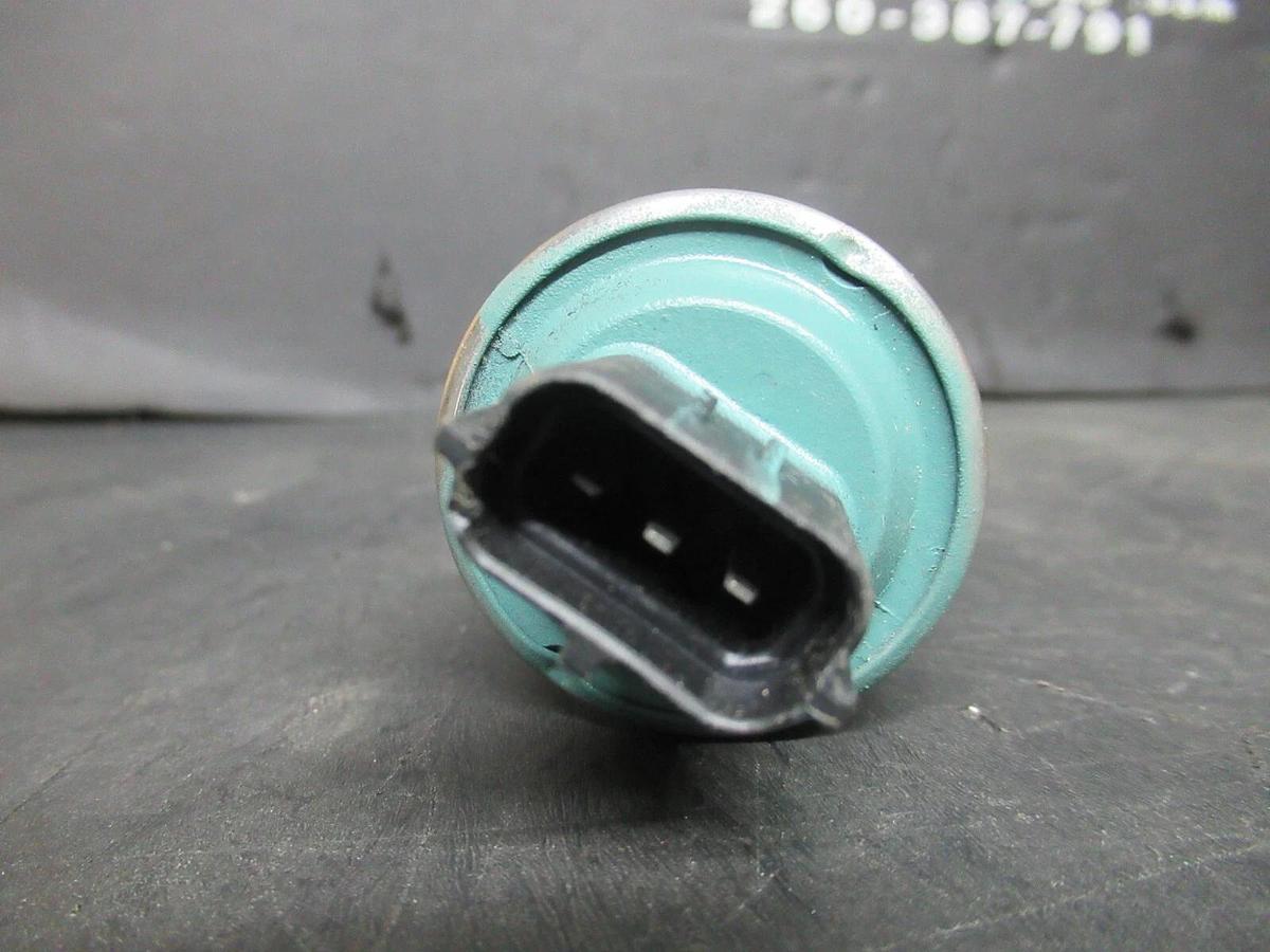 Used YORK DANFOSS PRESSURE TRANSDUCER 025-28678-112 P459-5067-74S *NO RATING*