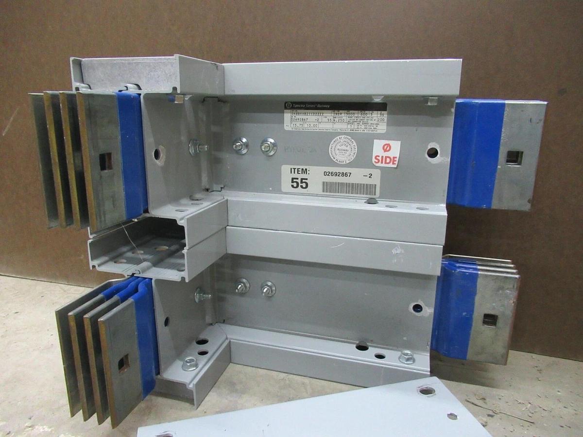 Used 3000 AMP GE SPECTRA SERIES 90° EDGEWISE BUSWAY ELBOW 02692867 600 V 3 PH 3 W W/G