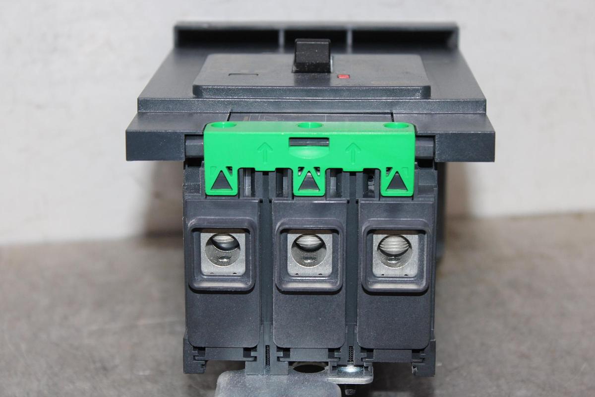 Used SQUARE D POWERPACT I-LINE CIRCUIT BREAKER BGA36030 30 AMP 600 VAC 3-POLE