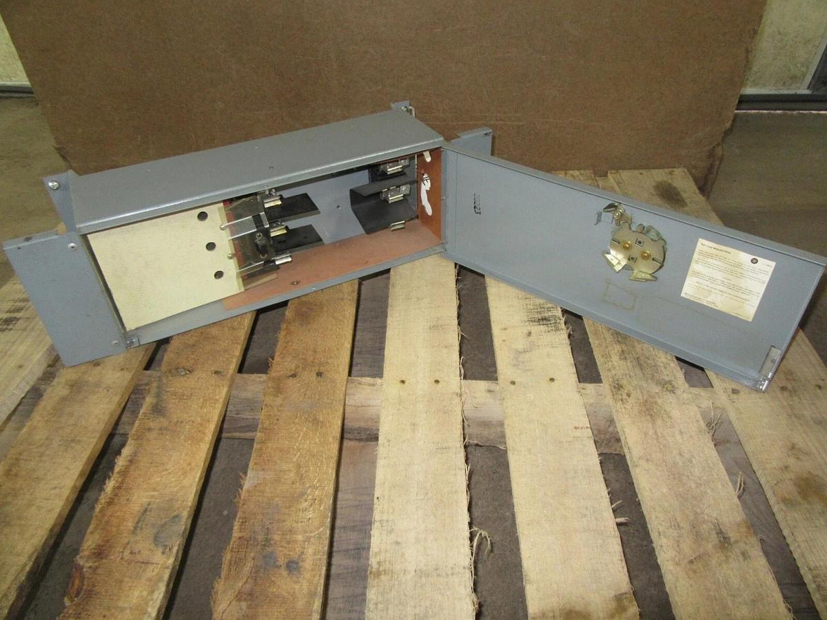 Used WETINGHOUSE FUSE PANELBOARD SWITCH  FDPS363R 100 AMP 600 VAC 75 HP 3-POLE