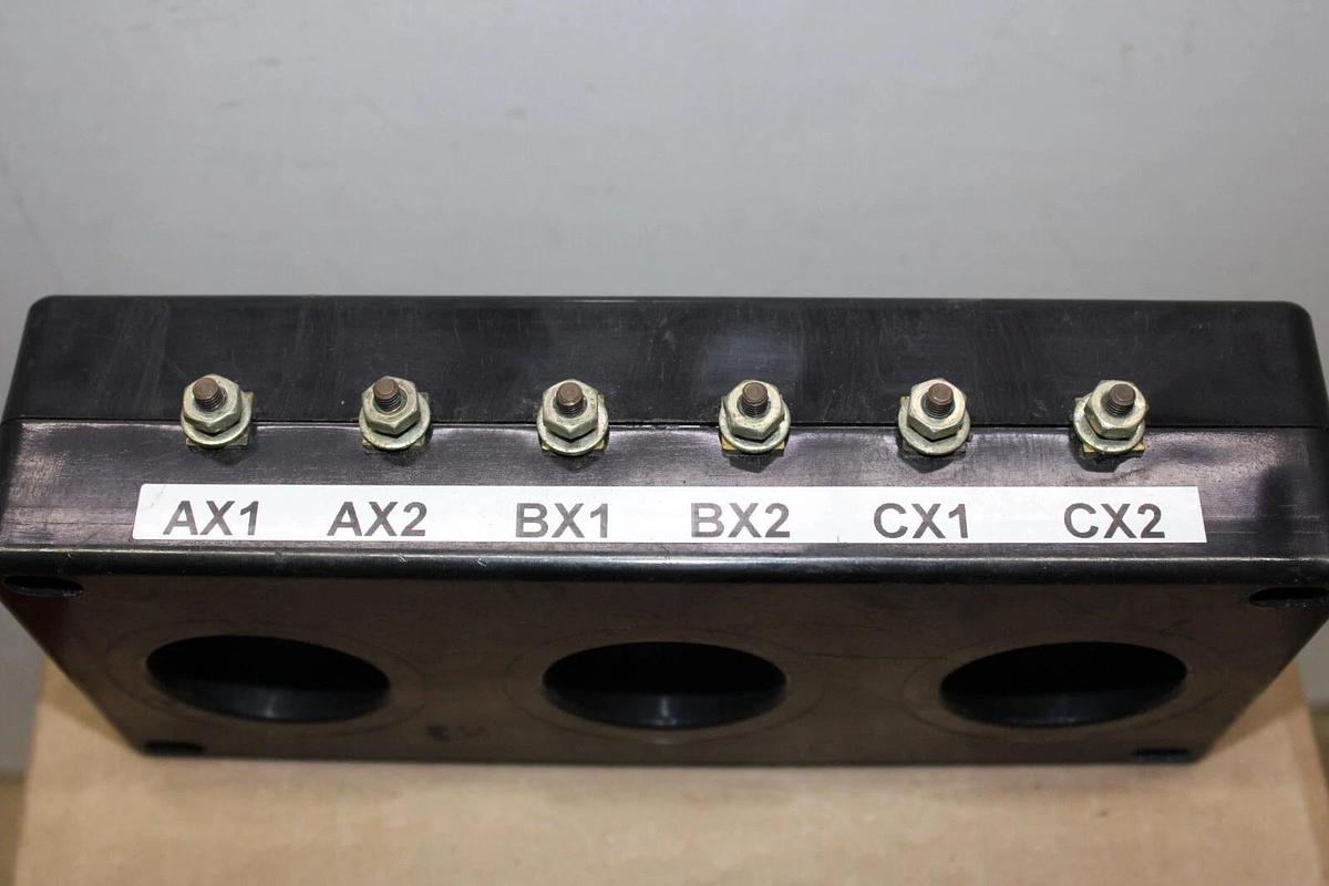 Used CUTLER HAMMER CURRENT TRANSFORMER 2092A37H06 3P81-401 400:5A 50-400 HZ