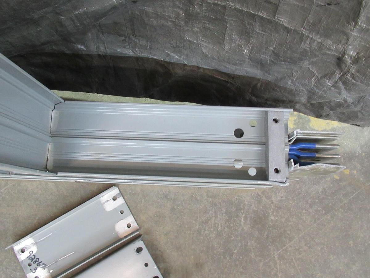 Used 3000 AMP GE SPECTRA SERIES FLATWISE OFFSET BUSWAY 02692867 600 V 3 PH 3 W W/ G