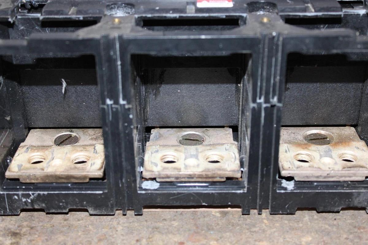 Used SQUARE D CIRCUIT BREAKER MHL368006139 800 AMP 3-POLE 600 VAC W/ SHUNT TRIP