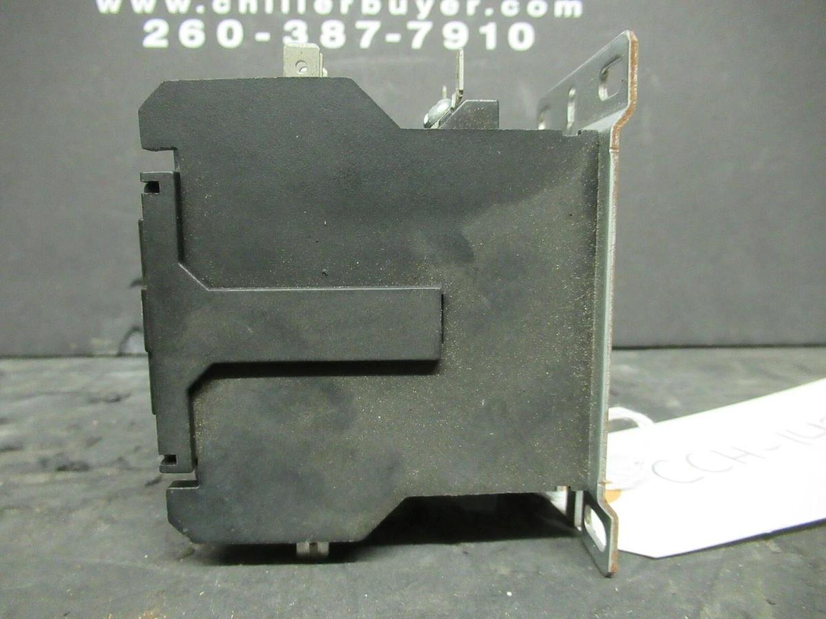 Used EATON CONTACTOR C25DND330 SER. D1 30 AMP 600 VAC 3 POLE COIL: 120 VAC 15 HP