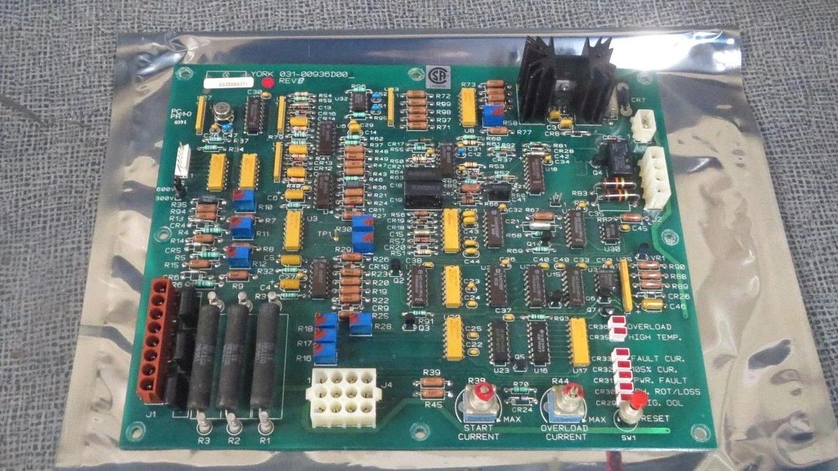 Used YORK LOGIC CONTROL CIRCUIT BOARD MODEL/REVISION : 031-00936D003 REV B.