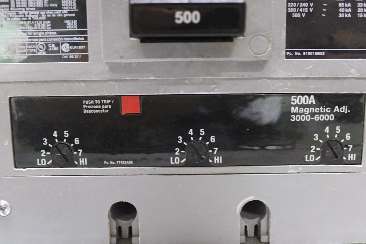 Used CUTLER-HAMMER TRI-PAC DE-ION CIRCUIT BREAKER NB3800PF 300 AMP 600 VAC 3-POLE