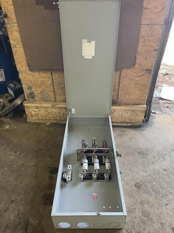 Used GENERAL ELECTRIC SAFETY DISCONNECT SWITCH TG3325R 400 AMP 240 VAC 100 HP NEMA 3R