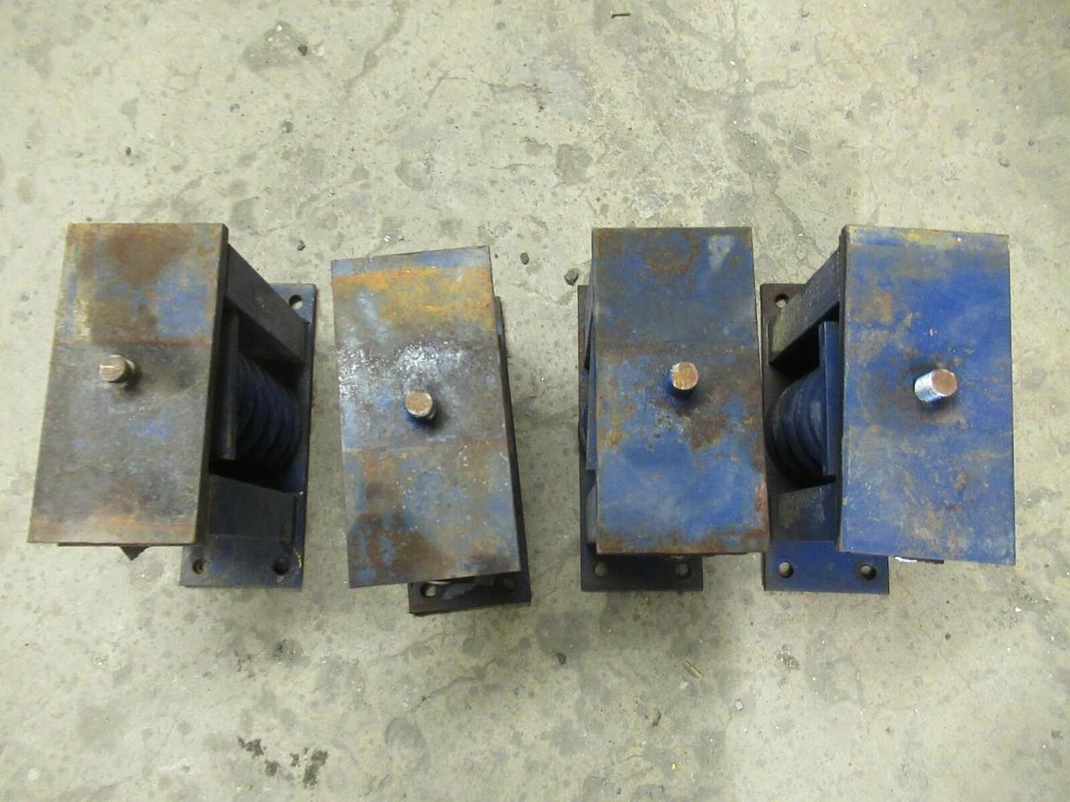 Used SET OF (4) HEAVY DUTY ANTI-VIBRATION PADS / VIBRATORY FEET MOUNTS 9" X 4.5" TOPS