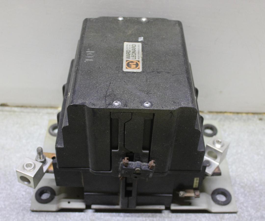 Used CUTLER-HAMMER CONTACTOR CE15AN2 7 AMP 600 VOLT 2-POLE COIL: 120V
