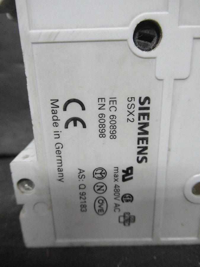 Used SIEMENS CIRCUIT BREAKER 5SX23 C20 20 AMP 480 VAC 3-POLE W/ 5SX9100 AUXILLIARY
