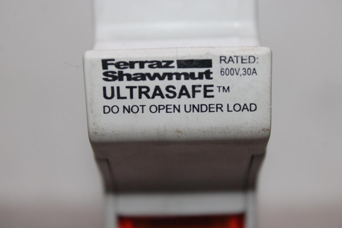 Used FERRAZ SHAWMUT ULTRASAFE FUSE HOLDER USCC2I 600 VAC 2-POLE 30 AMP
