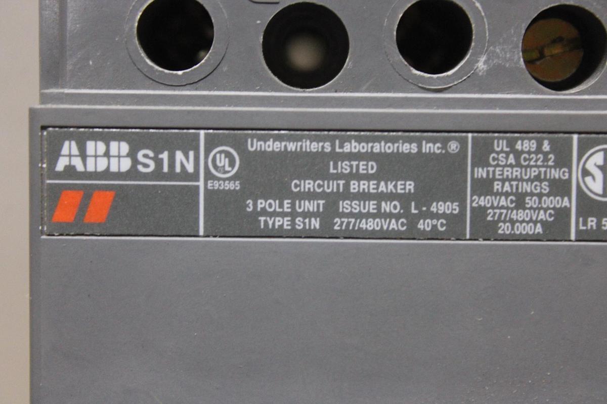 LOT OF 2 NEW SURPLUS SIEMENS BREAKER B220 20 AMP 120/240V 2-POLE