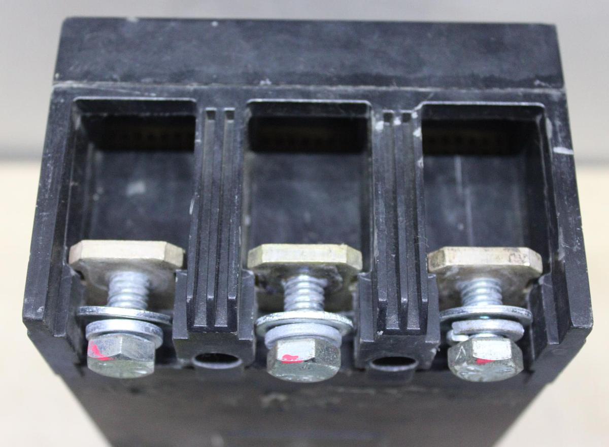 Used GENERAL ELECTRIC CIRCUIT BREAKER TQD32125 3-POLE 240 VAC 125 AMP