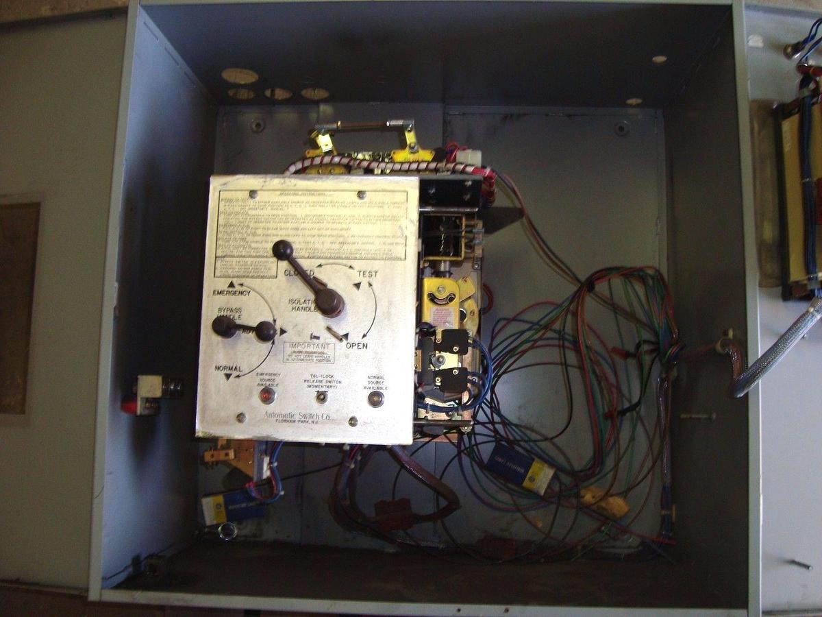 Used ASCO 150 AMP AUTOMATIC TRANSFER SWITCH 208 Y / 120 VAC 3 PHASE BULLETIN 940