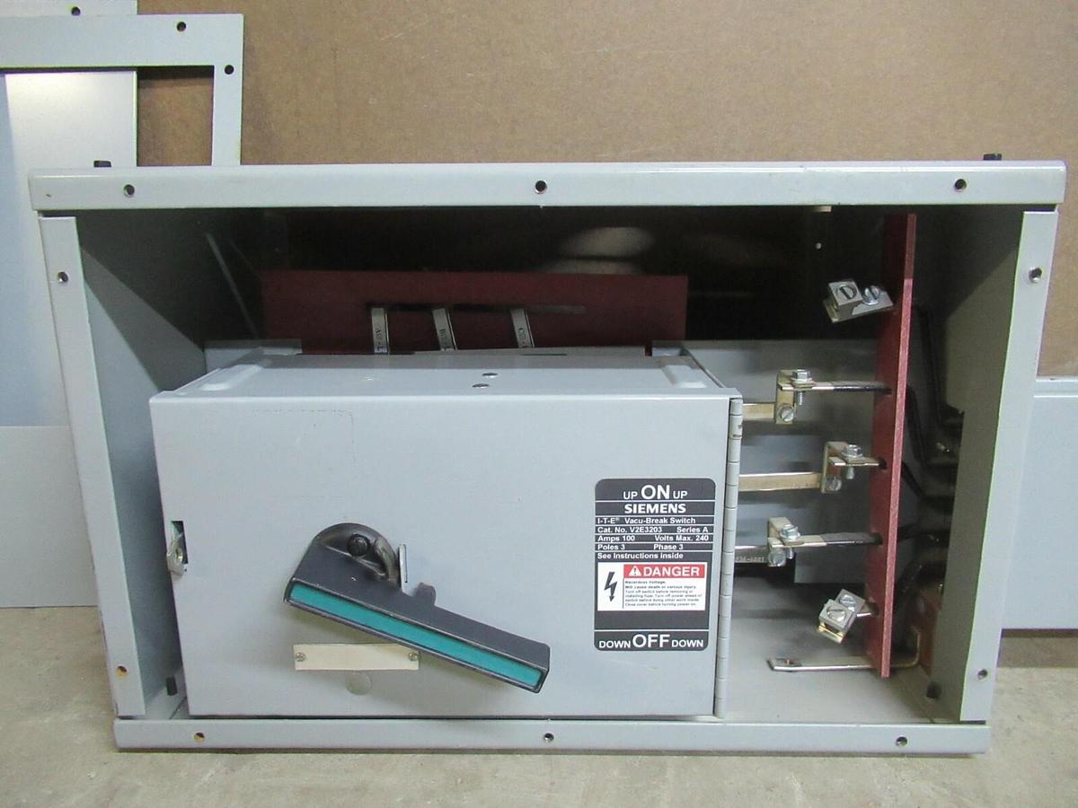 Used SIEMENS 100 AMP 240 V XJ-L BUSWAY TAPBOX W/ VACU-BREAK SWITCH V2E3203 4W XC1004G