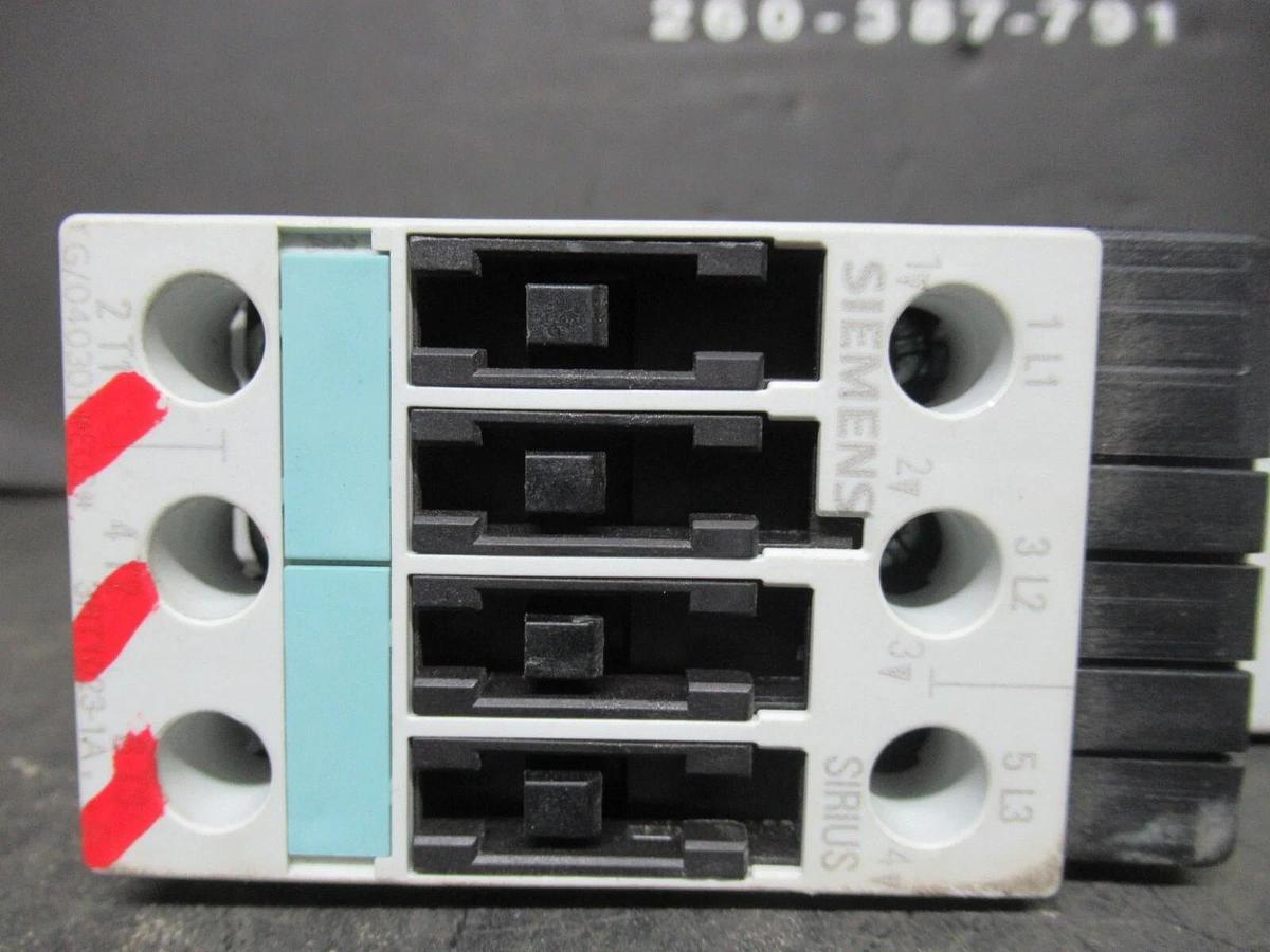 Used SIEMENS MANUAL MOTOR STARTER 3RV1021-1FA10 W/ 3RT1023-1A..0 600 VAC 7.5 HP