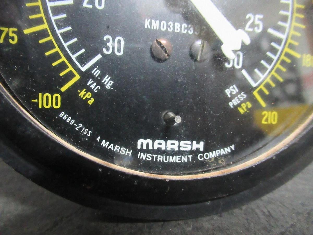 Used MARSH DIFFERENTIAL PRESSURE GAUGE KM03BC932 30 PSI 210 kPA B689-2 ISS A