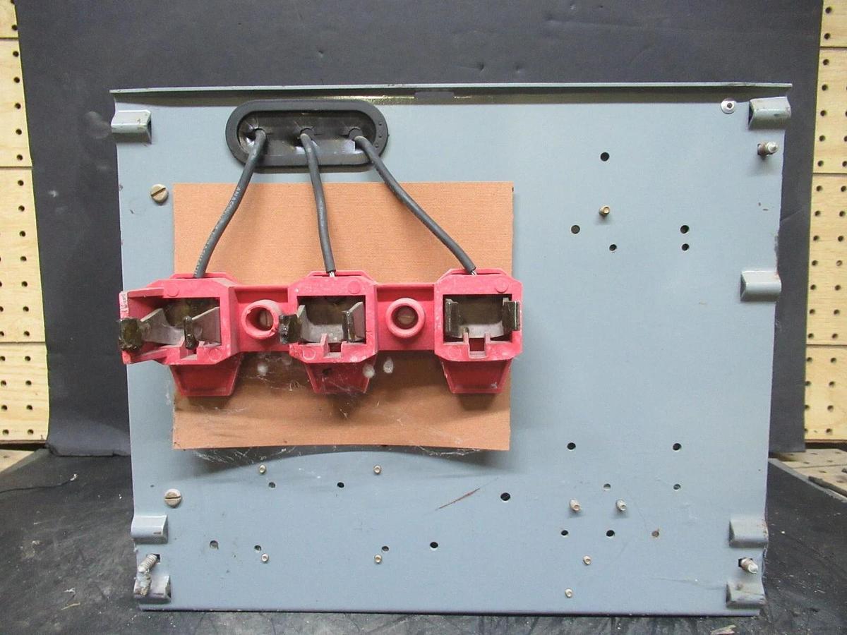 Used SQUARE D MCC MOTOR CONTROL STARTER 12" MODEL 4 W/ 8536SCO3 STARTER NEMA 1 12 AMP