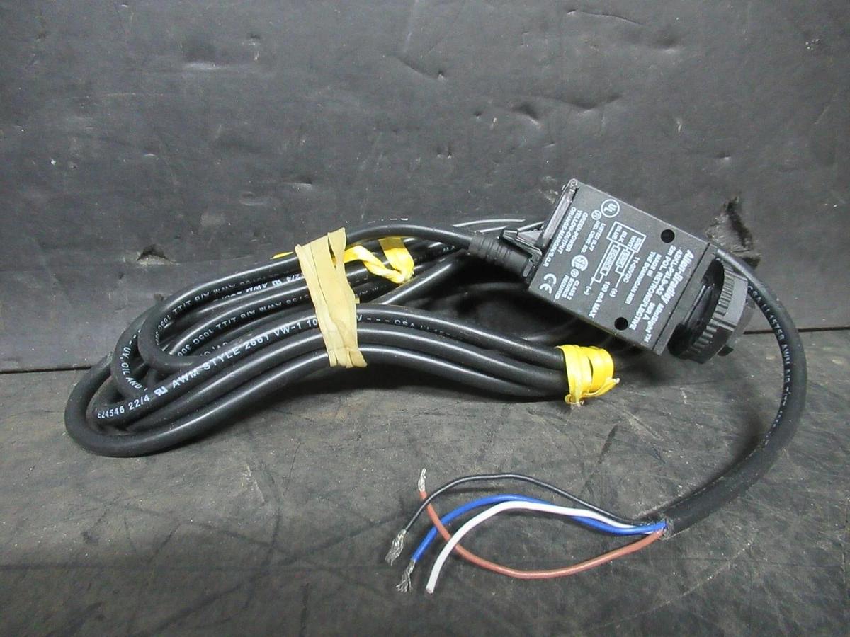 Used ALLEN-BRADLEY MINISIGHT POLARIZED RETROREFLECTIVE SENSOR 42KL-P2LB-A2 11-30 VDC