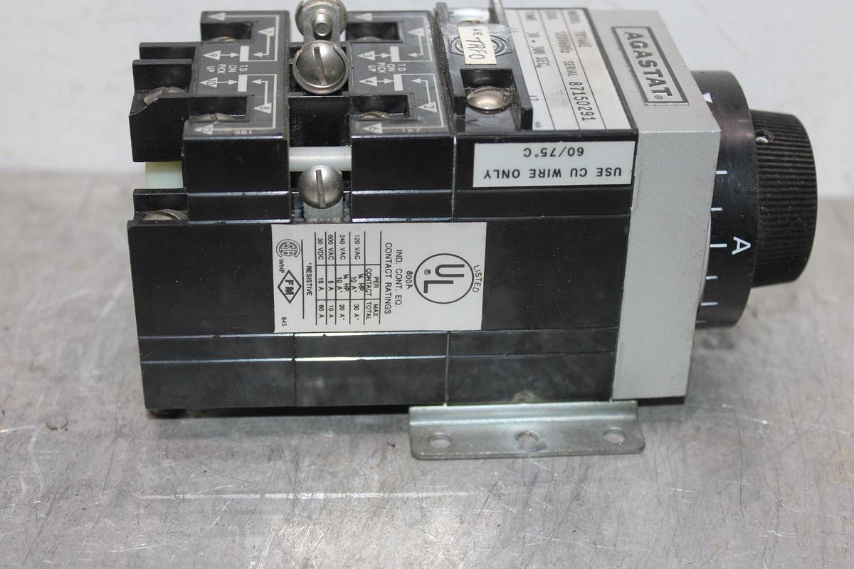 Used AGASTAT TIME DELAY RELAY 7012AH 120 VOLT 3-30 MINUTE DELAY