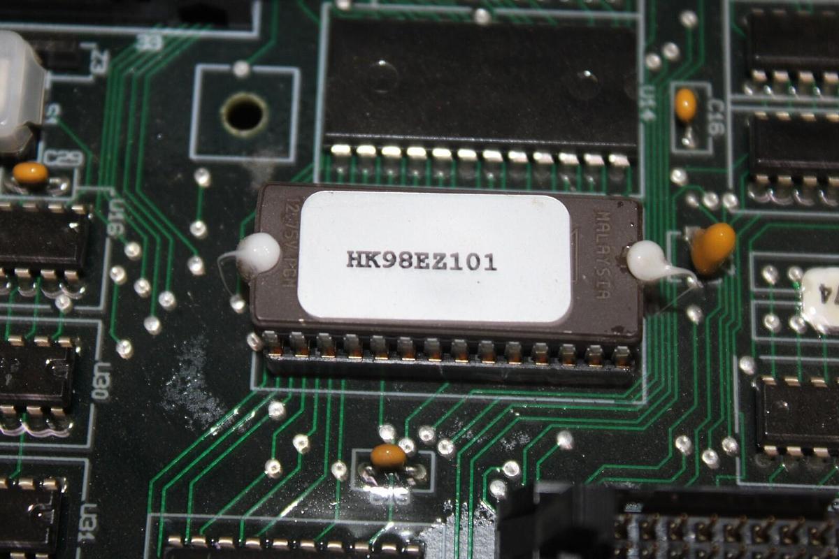Used CARRIER HVAC INPUT/OUTPUT CIRCUIT BOARD HK35EZ001 HT204504