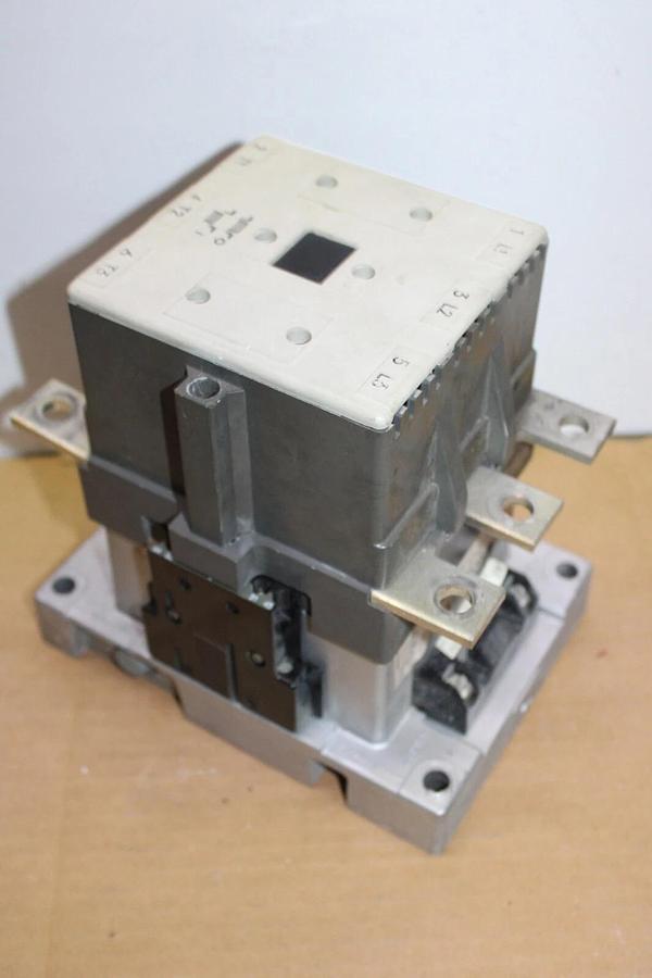 Used SIEMENS-ALLIS CONTACTOR CXLF0*3 NEMA 4.5 600V 240 AMP 200 HP 3-POLE COIL: 120V
