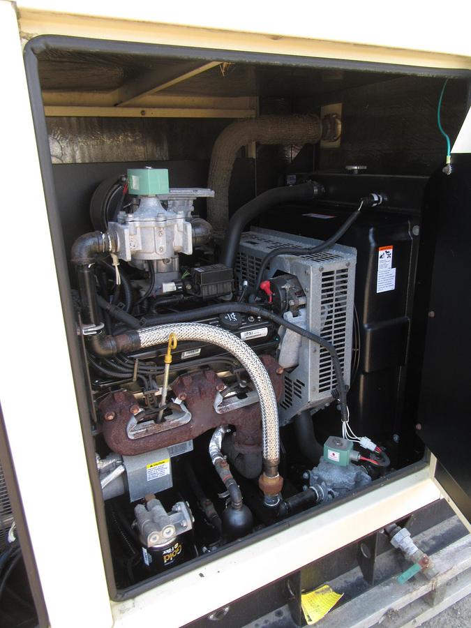 Used 50 KW GENERATOR KOHLER 5.0 NATURAL GAS / LP 120/208V 3 PH 347 HRS ENCLOSED VIDEO