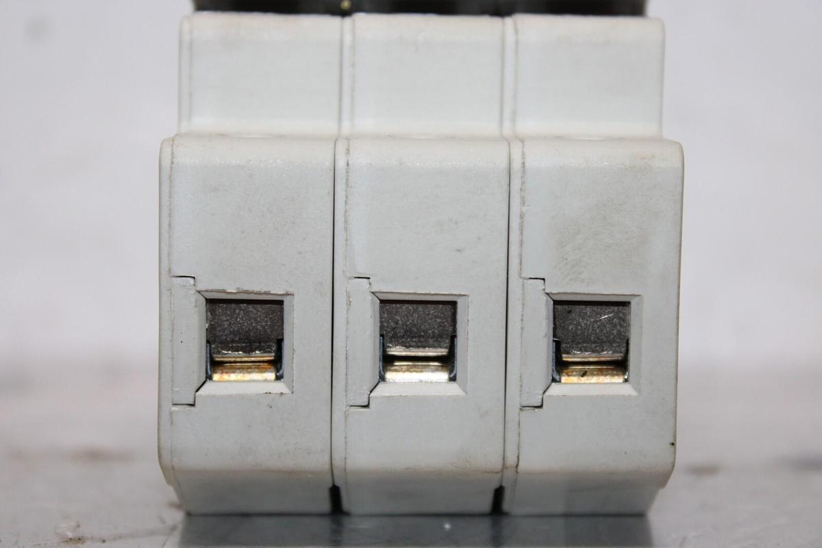 Used LITTELFUSE POWER-SAFE FUSE HOLDER LPSC-CH 3-POLE 600 VOLT 30 AMP CLASS CC