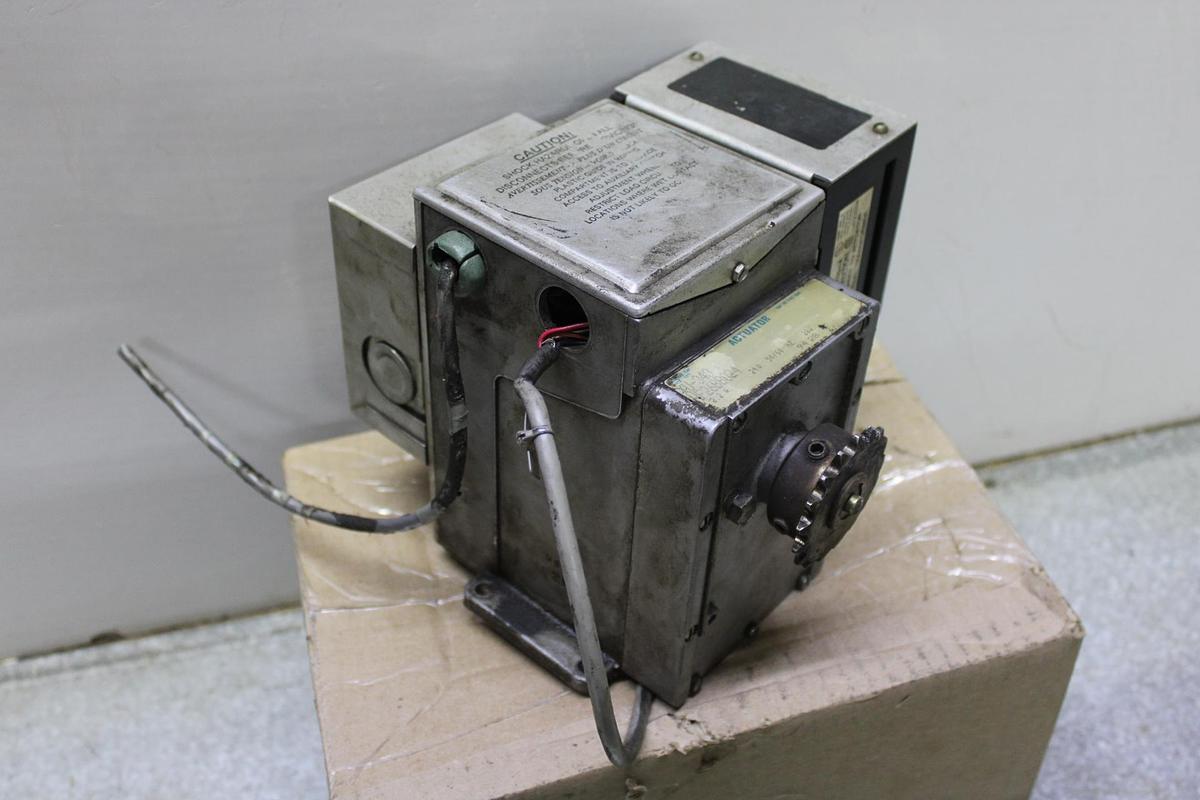 Used CARRIER ELECTRIC ACTUATOR HF26BB026 XU-346-0-0-1 0.95 AMP 115 VOLT