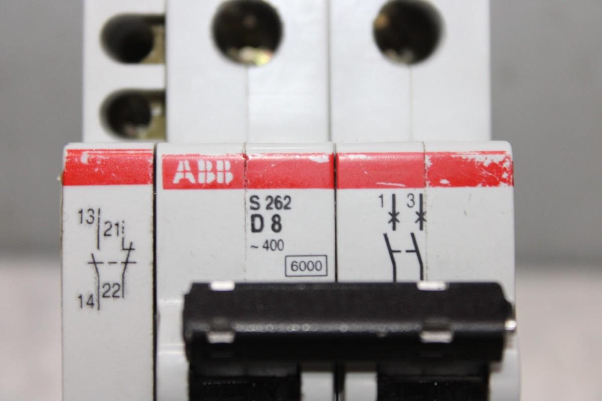 Used ABB CIRCUIT BREAKER S-262-D-8 400 VAC 8 AMP 2-POLE W/ AUXILIARY CONTACT