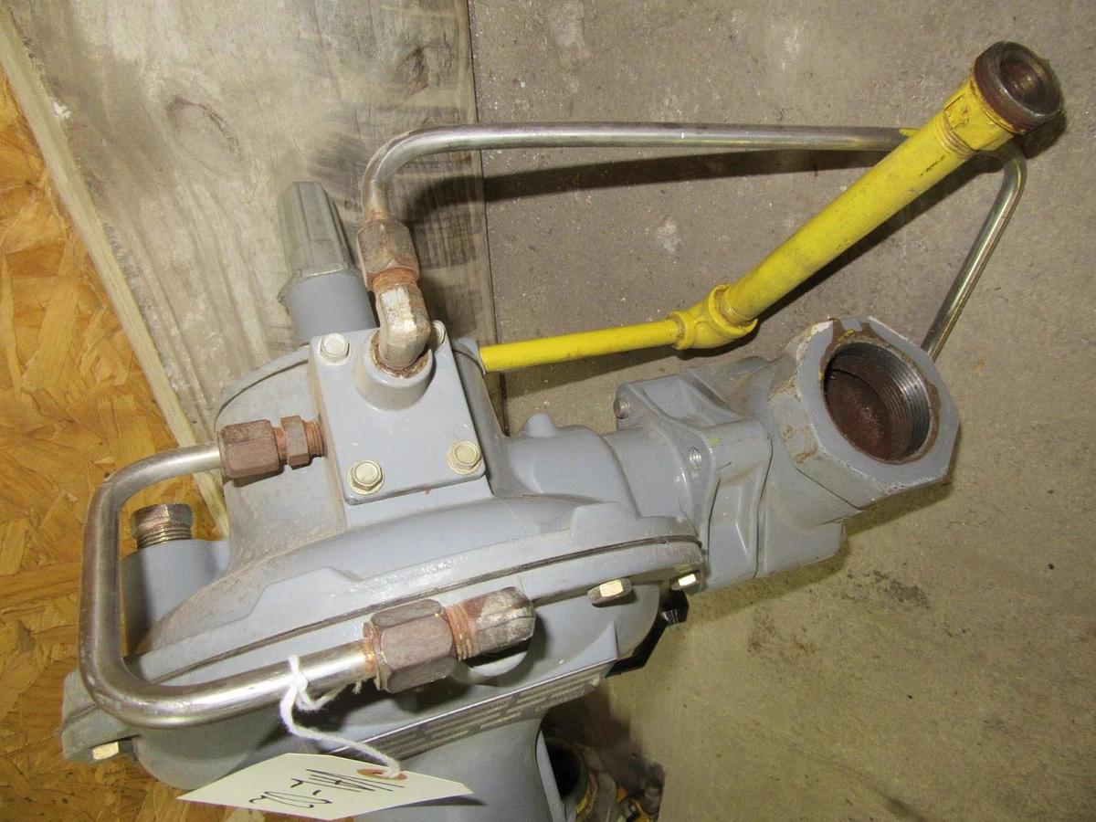 Used FISHER PRESSURE REGULATOR TYPE: 299 2" INPUT: 60PSI OUTPUT: 45PSI **WARRANTY**