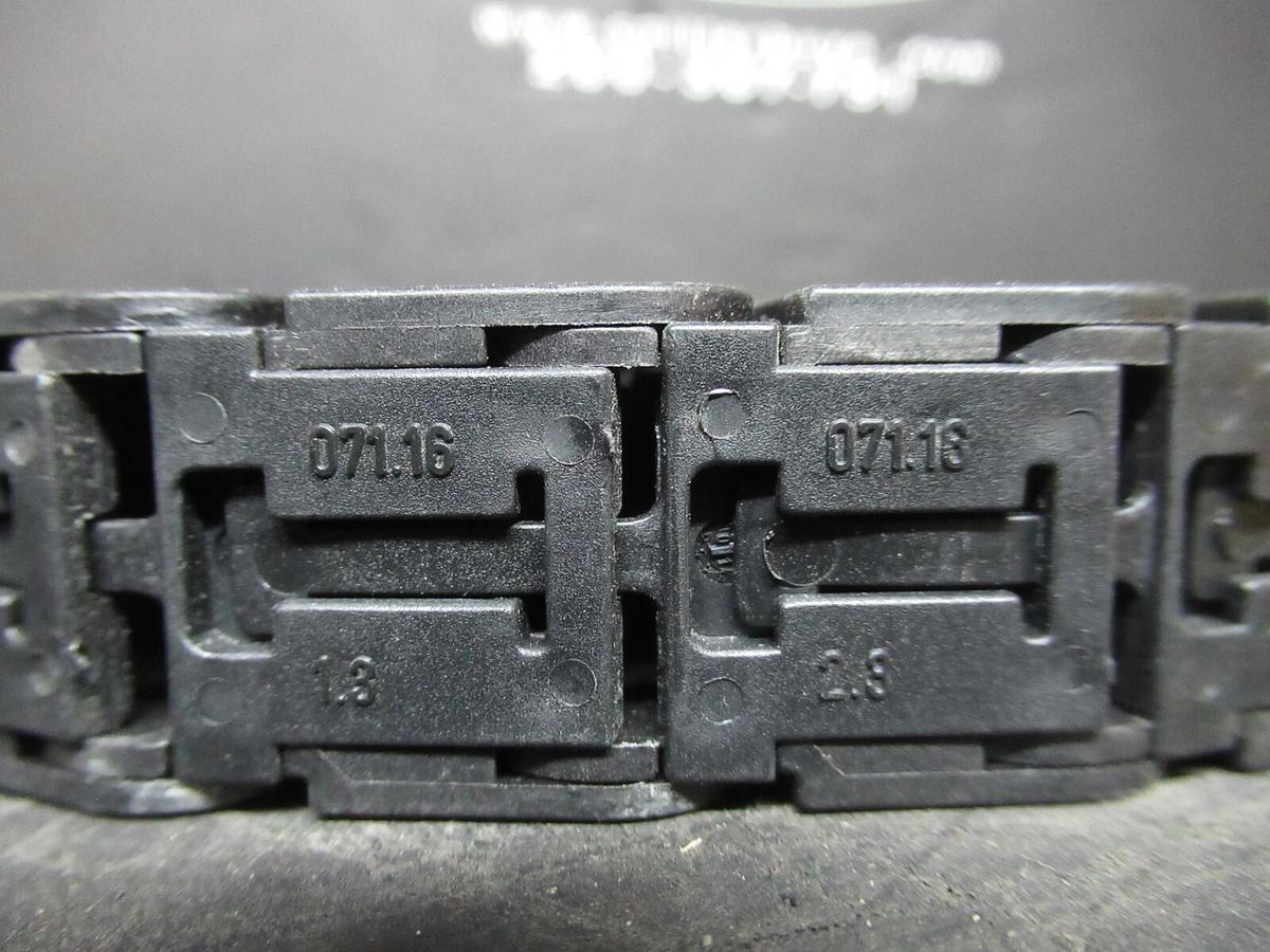Used IGSU PLASTIC WIRE TACK 77" LENGTH X 7/8" WIDTH X 1/2" TALL 07.16.028 98 LINKS