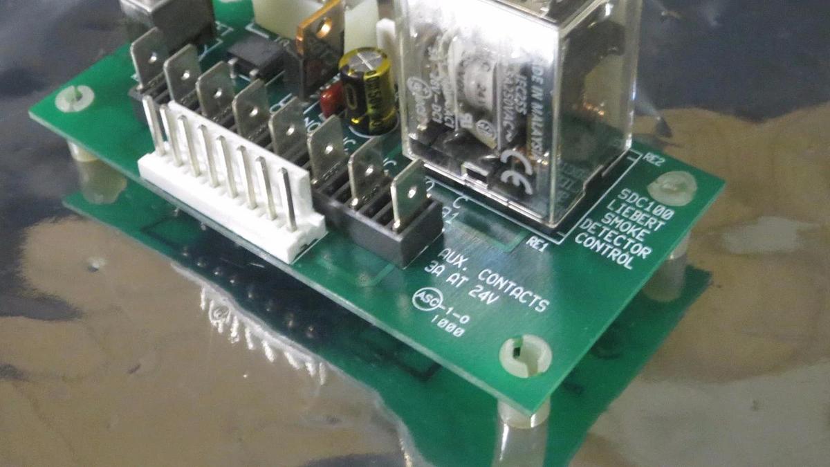 Used LIEBERT SMOKE DETECTOR CONTROL CIRCUIT BOARD MODEL: SDC100 **WARRANTY**