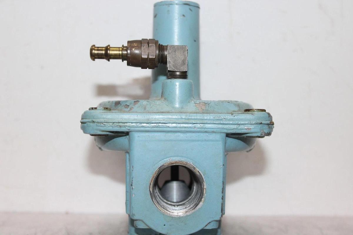 Used MAXITROL NATURAL GAS LPG VAPOR REGULATOR IMP-53 ADJUSTABLE STRAIGHT FLOW NPT
