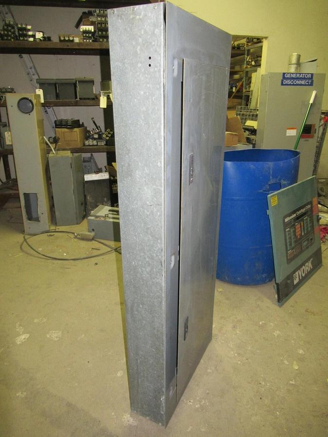 Used 225 AMP MLO CUTLER HAMMER SINGLE PHASE TYPE PB BREAKER PANELBOARD CH STYLE