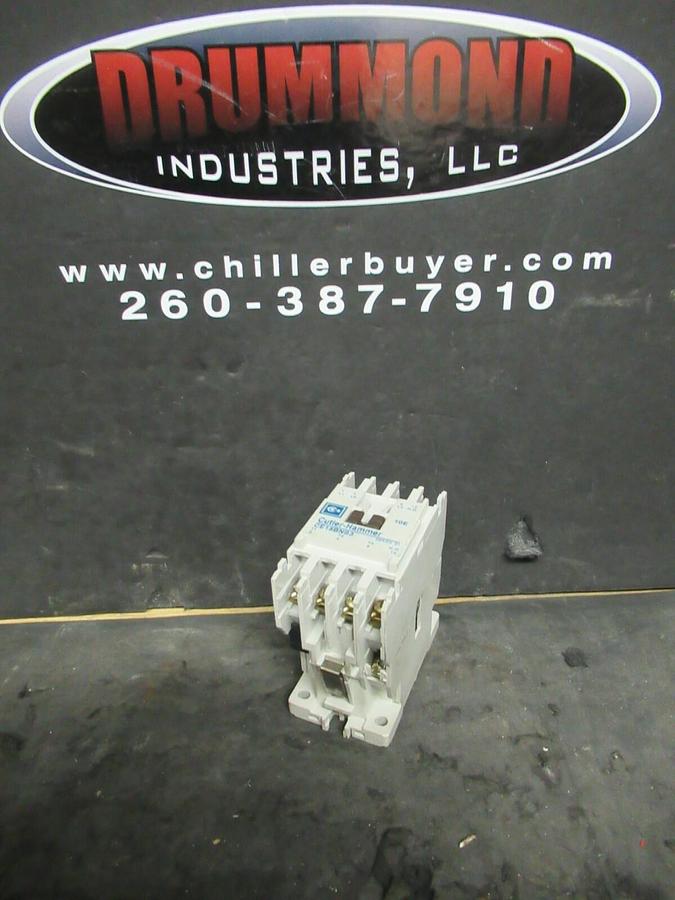 Used CUTLER HAMMER CONTACTOR CE15BNS3 5 HP @ 10 AMPS / 460 VAC 110 V COIL DIN RAIL