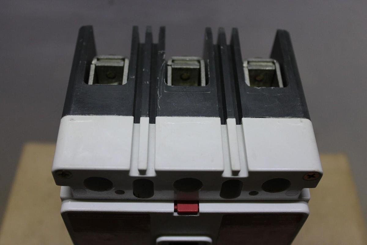 Used CUTLER HAMMER MOLDED CASE SWITCH FD3225K 225 AMP 600 VAC 3-POLE FD-K