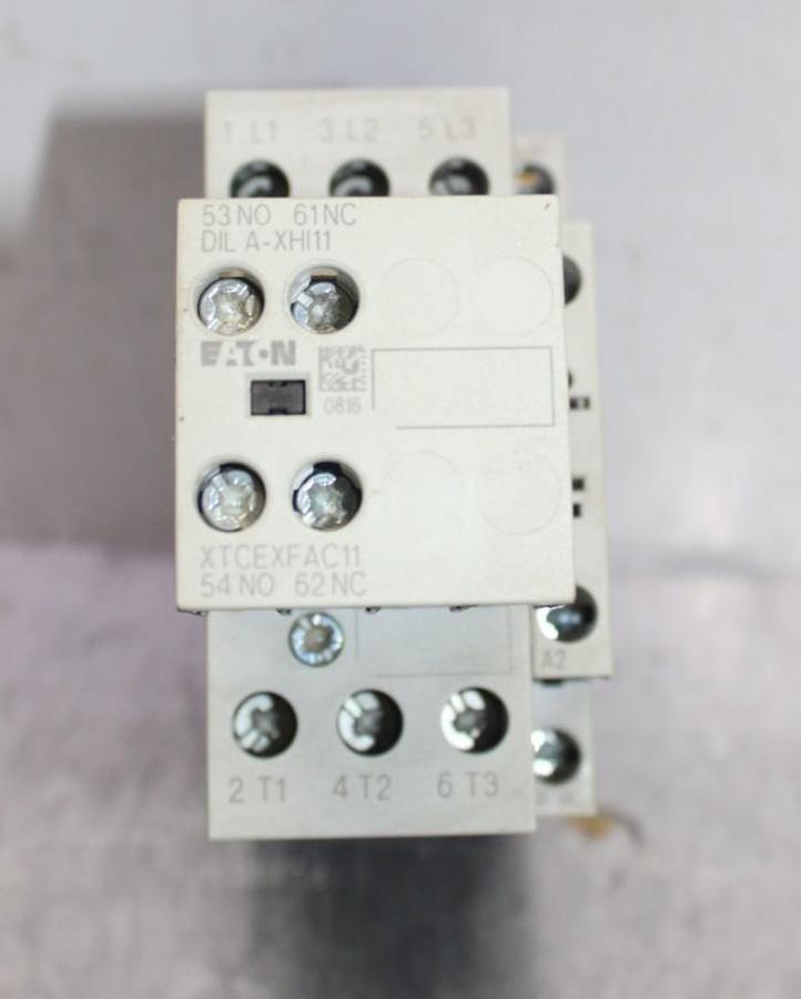 Used EATON CONTACTOR XTCE032C10 40 AMP 3-PHASE 600 VAC 3-POLE 25 HP W/ XTCEXFAC11