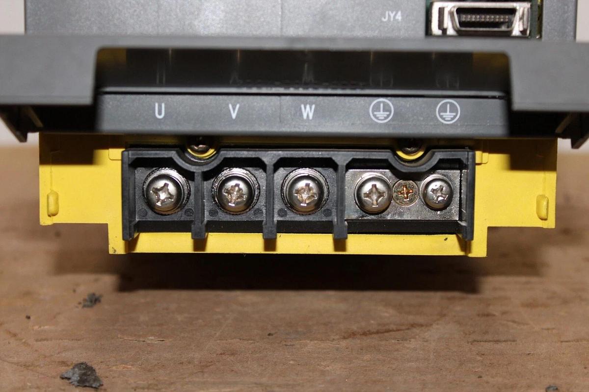 Used FANUC SPINDLE AMPLIFIER MODULE A06B-6102-H215 230 VAC 17.5 kW 63 AMP 325 VDC