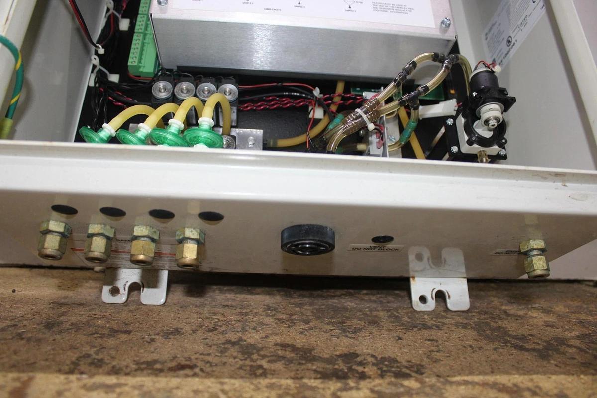 Used TRANE TRUSENSE MG REFRIGERANT 123 MONITOR RMWERP411D01001AB ENCL 4/12