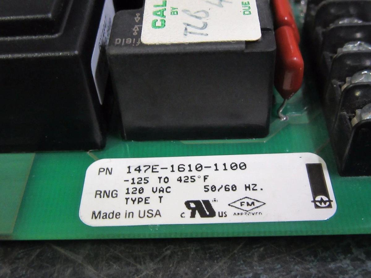 Used WATLOW TEMPERATURE CONTROLLER 120 VAC -125 TO 425°F MODEL: 147E-1610-1100