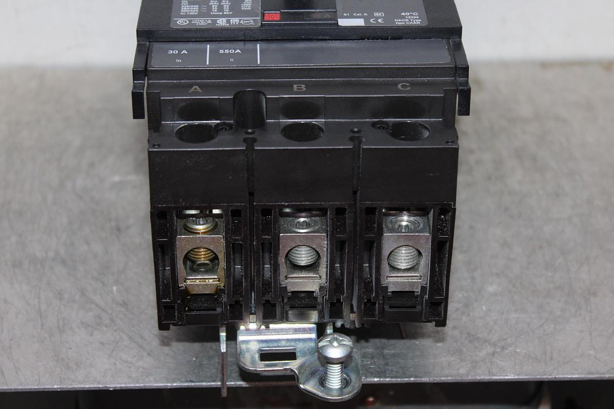 Used SQUARE D POWERPACT I-LINE CIRCUIT BREAKER BGA360340 40 AMP 600 VAC 3-POLE