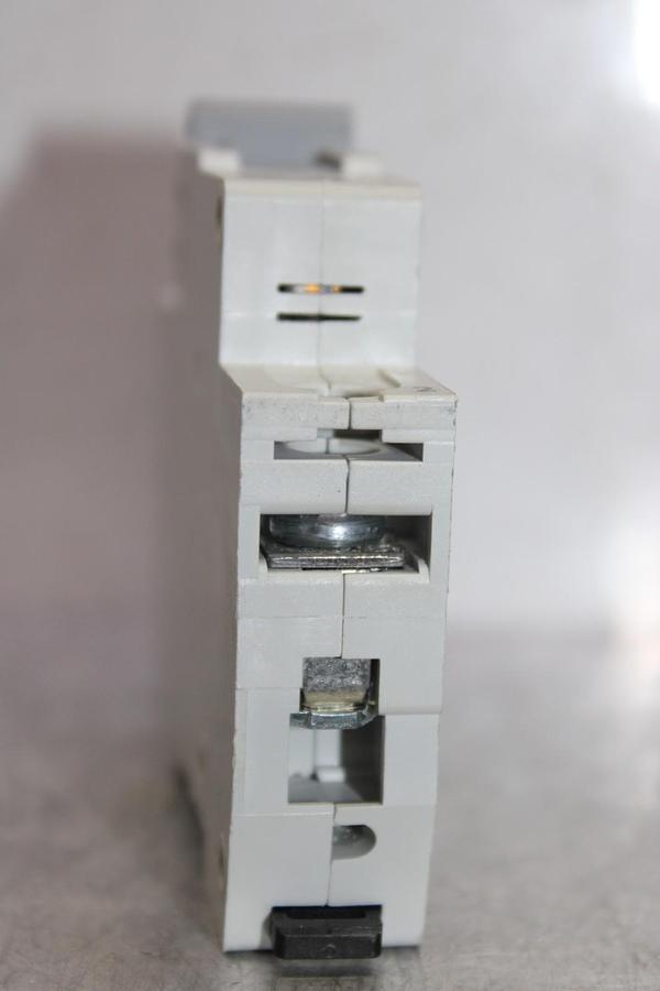 Used ALLEN-BRADLEY SINGLE POLE CIRCUIT BREAKER 1492-SP1C200 20 AMP 240/277 VAC