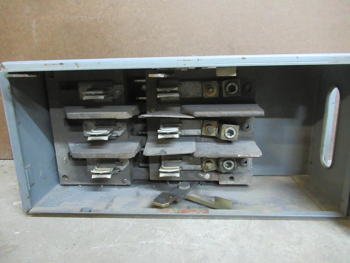 Used SQUARE D QMB SAFLEX UNIT QMB-3620-J 200 AMP 600 VAC 3-POLE 3-PHASE 125 HP