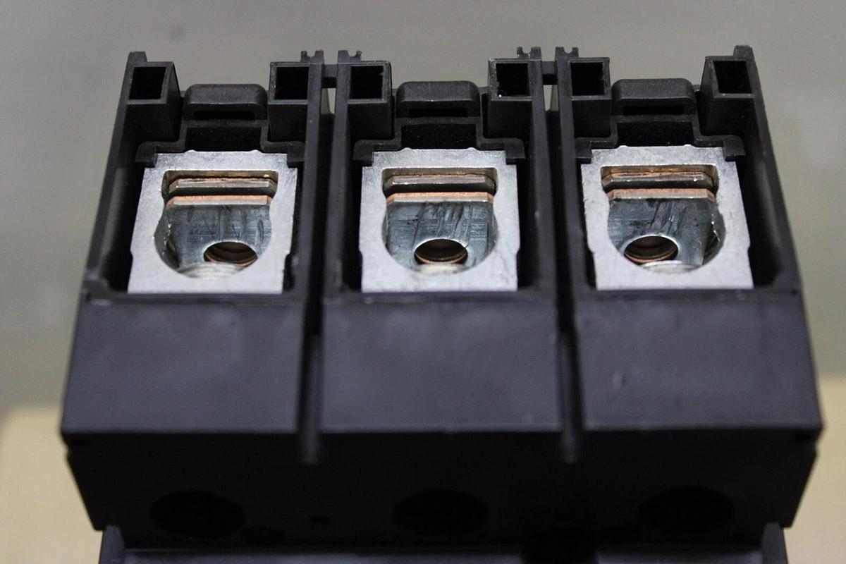 Used SQUARE D POWERPACT BREAKER JGL36225 225 AMP 3-POLE 600 VAC JG-250