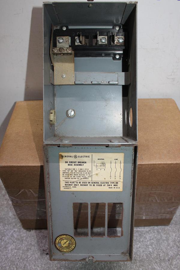 Used ABB CIRCUIT BREAKER SACE TMAX SACE T6H800 600 VAC 600 AMP 3-POLE
