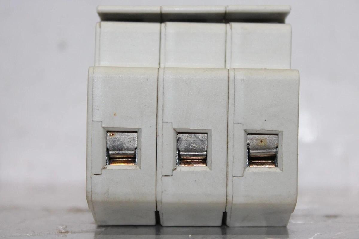 Used LITTELFUSE POWER-SAFE FUSE HOLDER LPSC-ID-CH 3-POLE 600 VOLT 30 AMP CLASS CC
