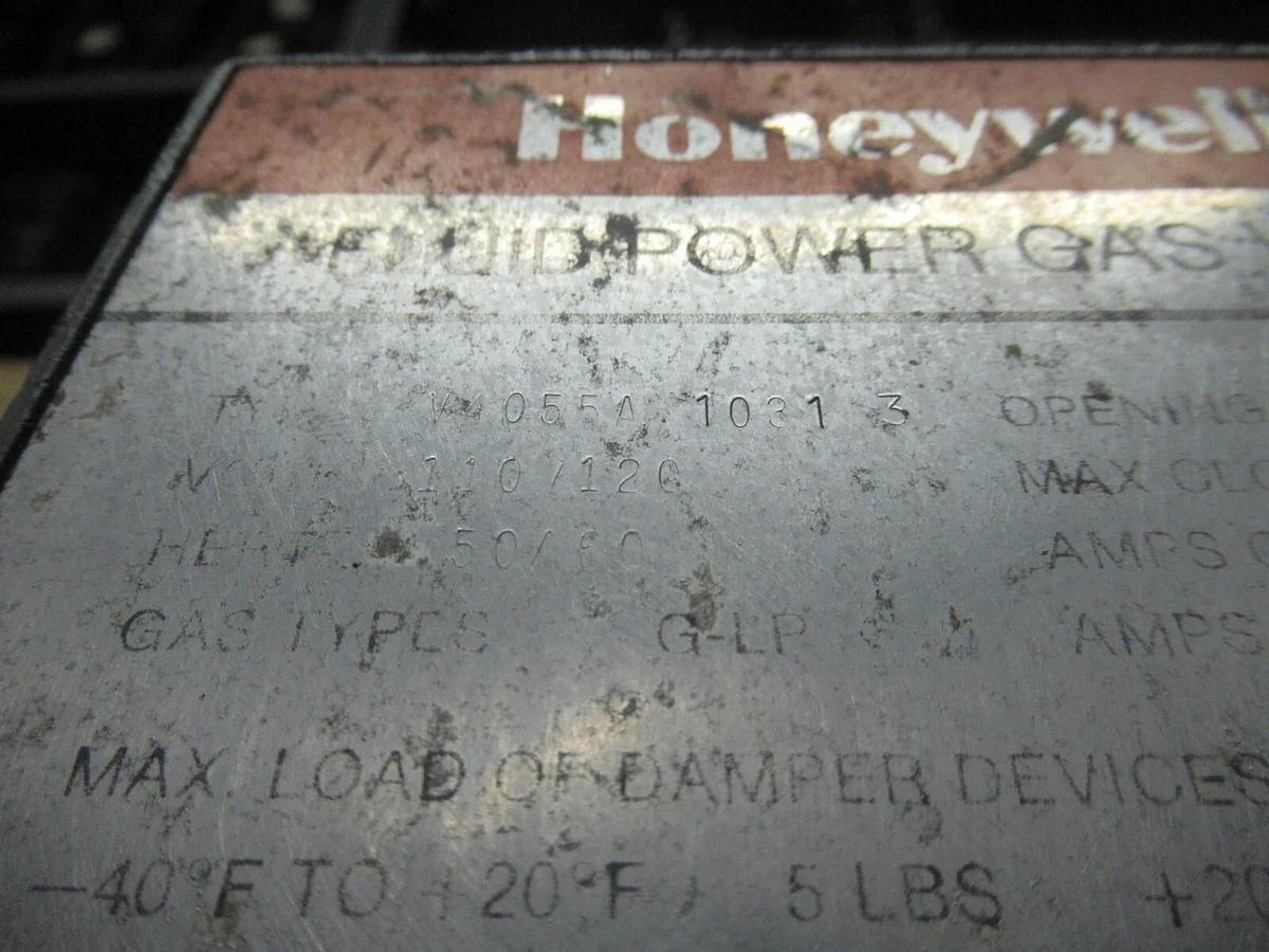 Used HONEYWELL FLUID POWER GAS VALVE V4055A10313 120 VAC 0.33 AMP G-LP GAS 75 PSI