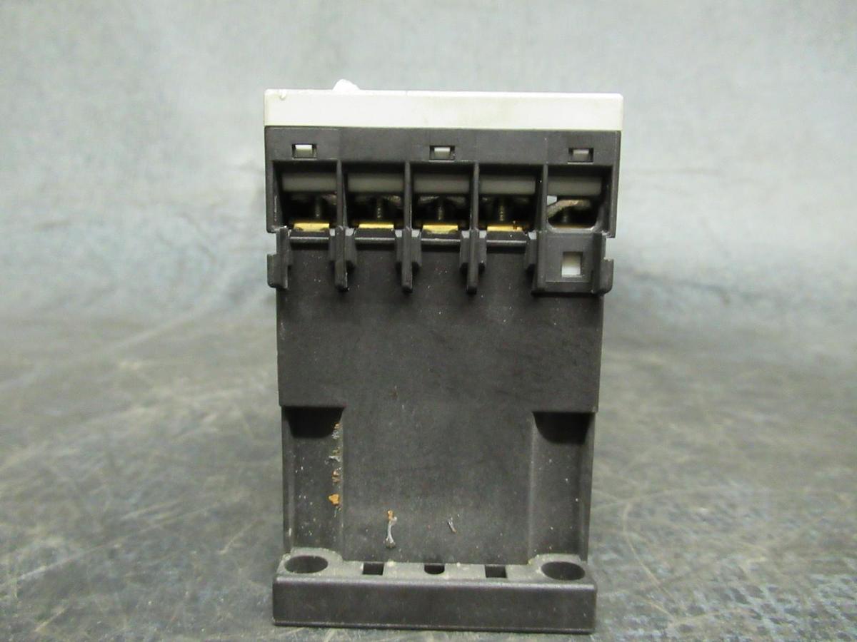 Used SIEMENS SIRIUS 3R CONTACTOR 3RT1016-1BB42 600V 20A 7.5HP G/010731