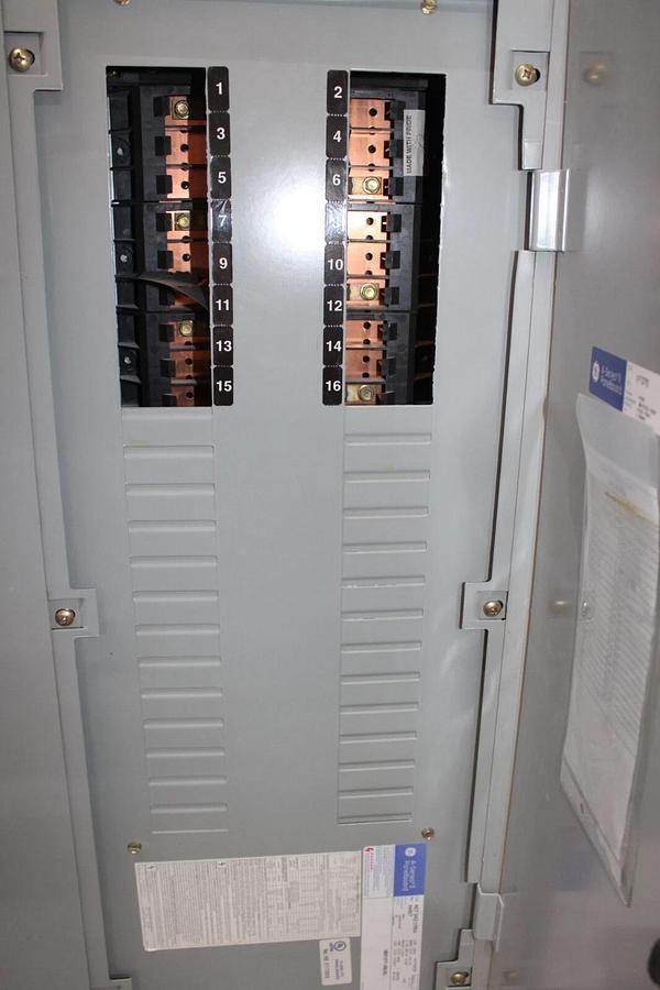 Used GENERAL ELECTRIC SERVICE PANELBOARD AB37B 125 AMP 480Y/277V 3-PHASE NEMA 1